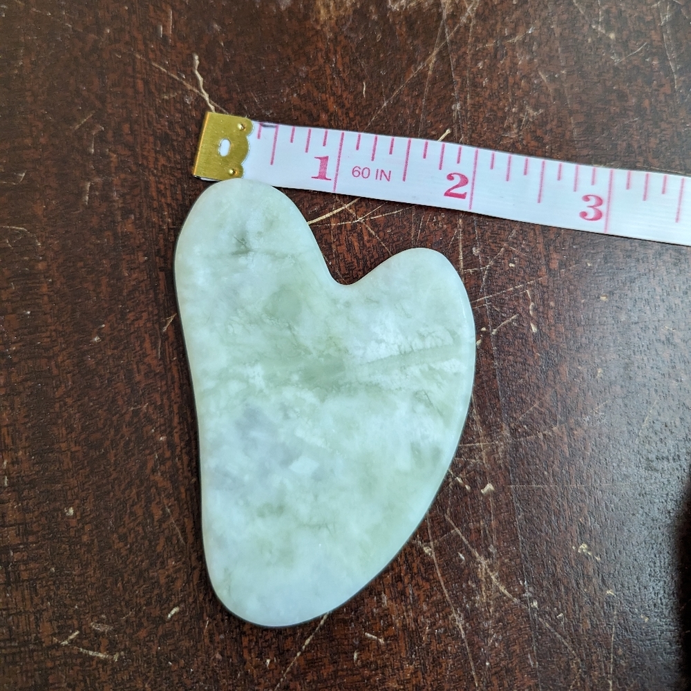 Jade roller and Gua Sha - Picture 6 of 6